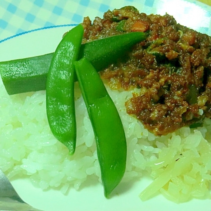 カレールーを使って、簡単ドライカレー